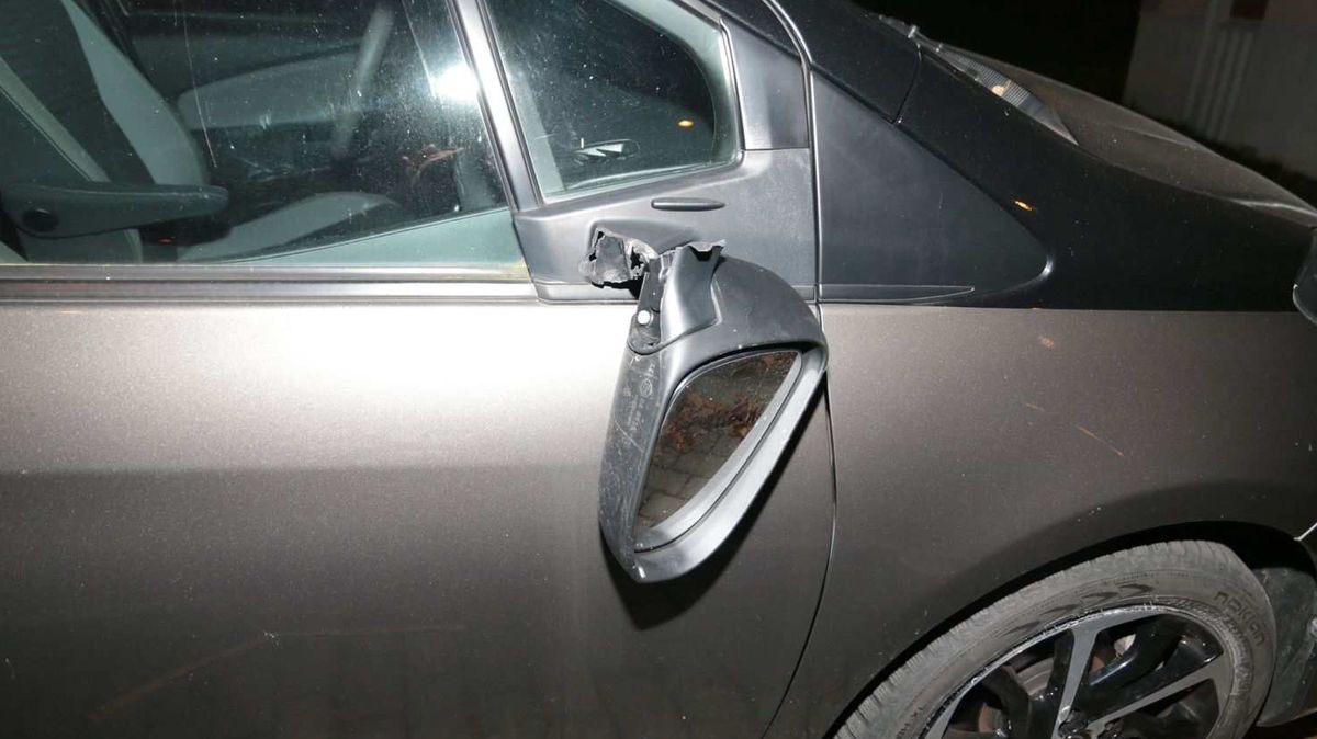 Mladík ničil v Jeseníku auta i vše další, na co narazil